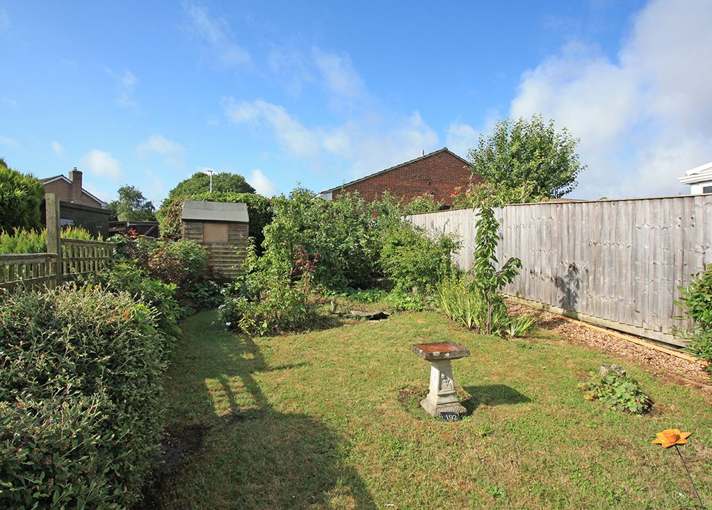 2 bed bungalow for sale in The Cullerns, Highworth SN6, £275,000