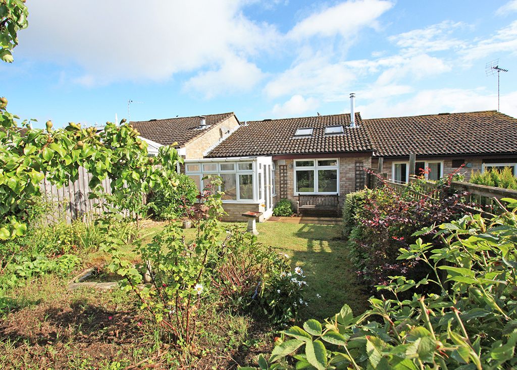 2 bed bungalow for sale in The Cullerns, Highworth SN6, £275,000
