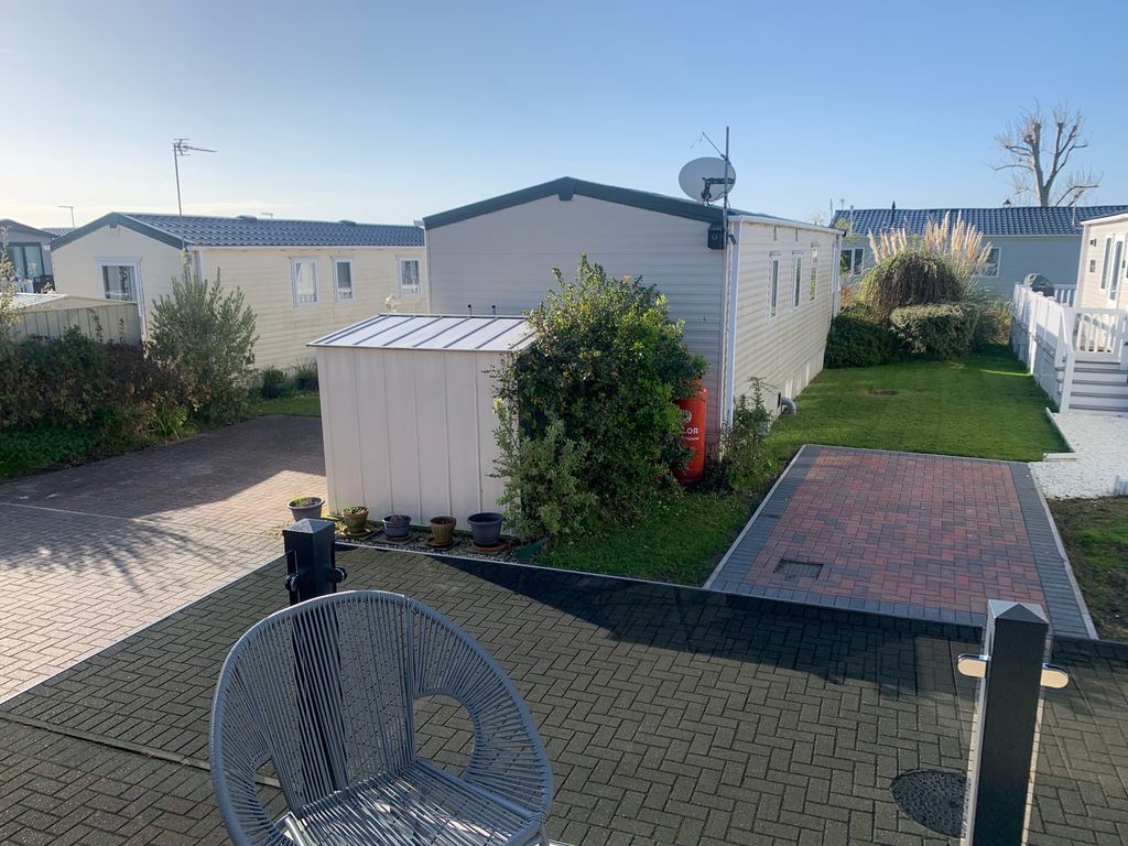 2 bed mobile/park home for sale in Seaview Avenue, West Mersea, Colchester CO5, £99,995