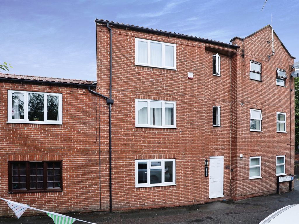 2 bed flat for sale in Chapelgate, Retford DN22, £60,000