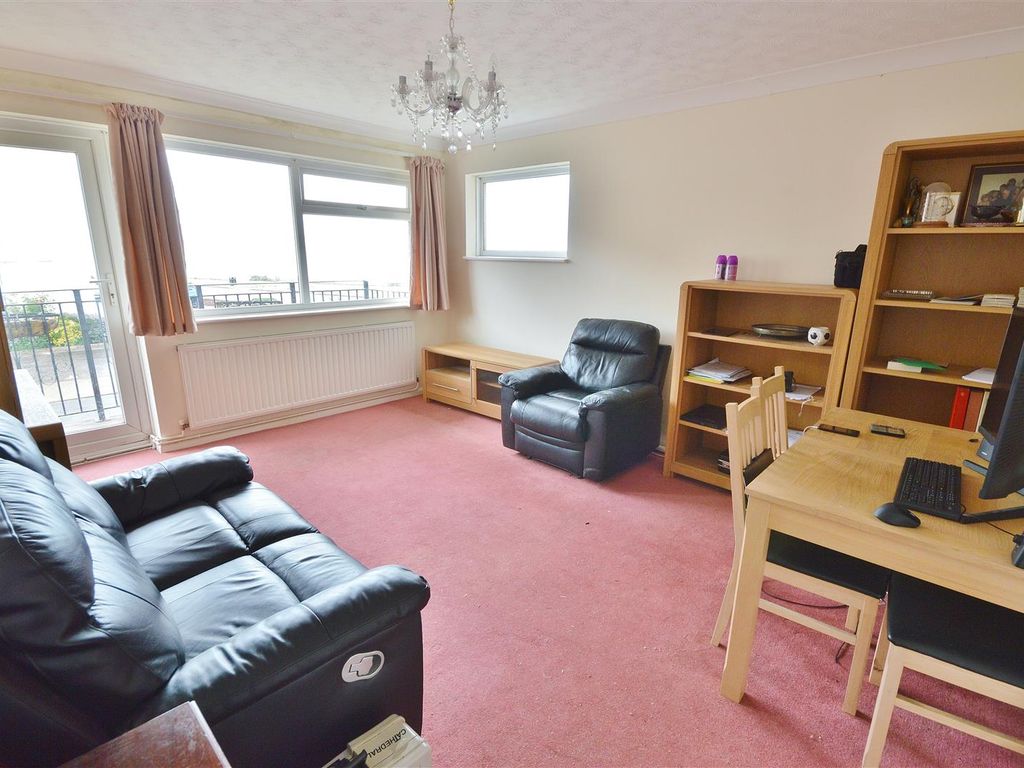 2 bed flat for sale in Hadleigh Court, Marine Parade East, East Clacton CO15, £160,000