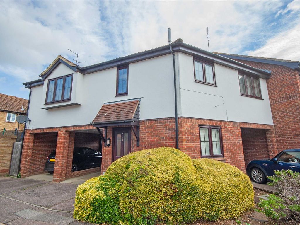2 bed maisonette for sale in Mitton Vale, Chelmsford CM2, £260,000