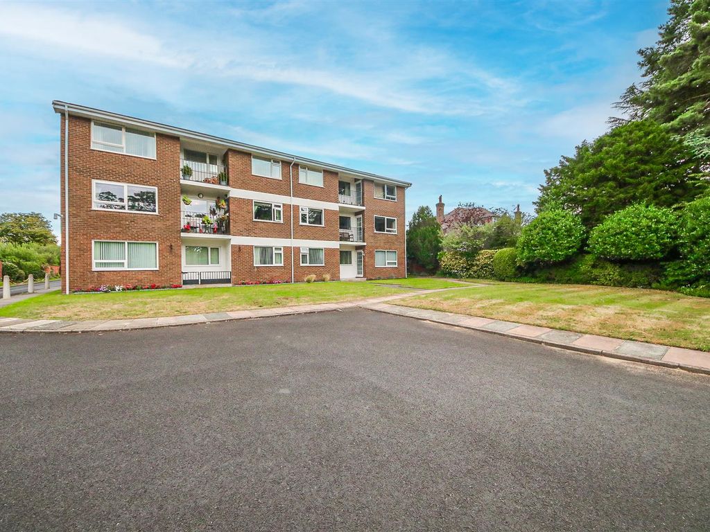 2 bed flat for sale in Park Crescent, Southport PR9, £160,000