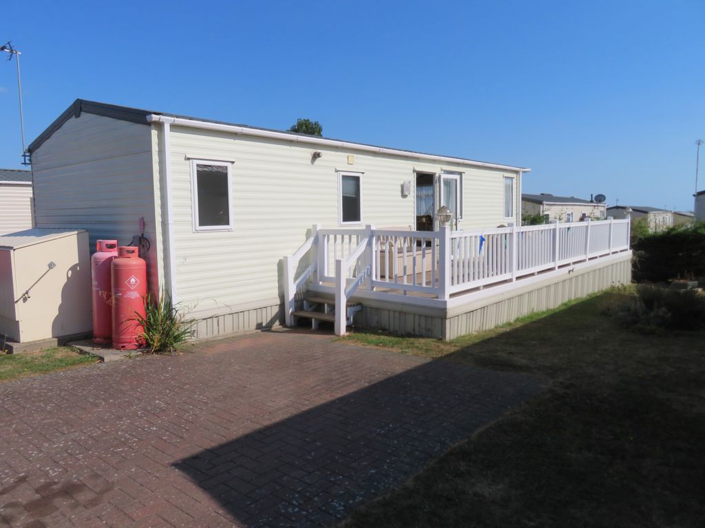 2 bed mobile/park home for sale in Seaview Avenue, West Mersea, Colchester CO5, £46,000