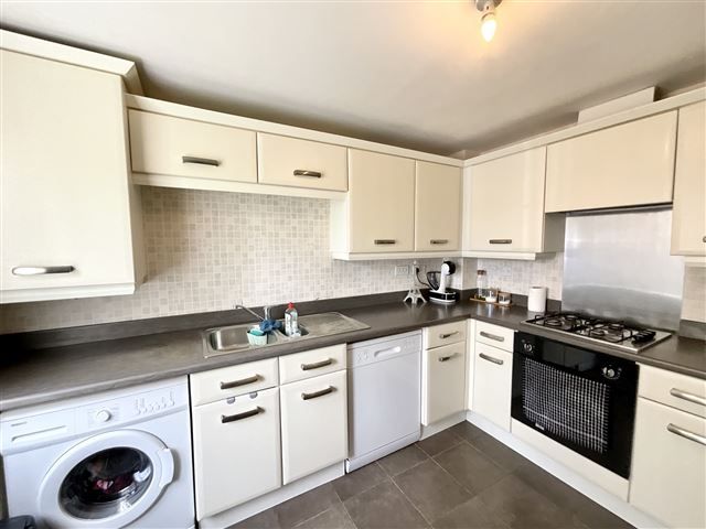 4 bed end terrace house for sale in Robinson Avenue, Darnall, Sheffield S9, £175,000