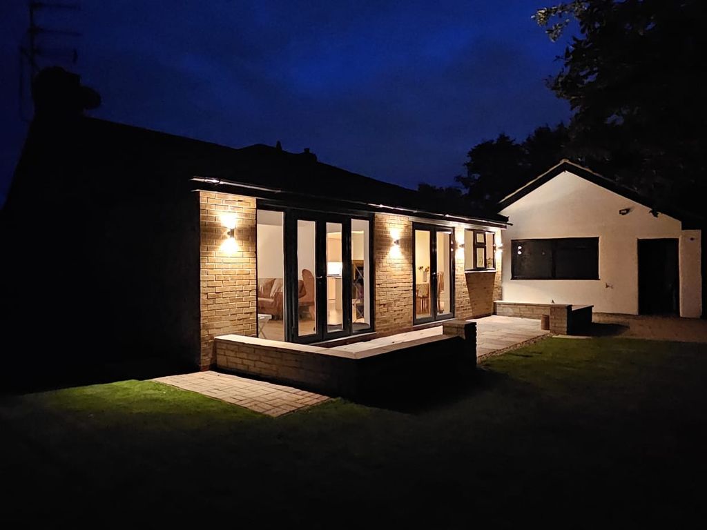 3 bed bungalow for sale in Parklands, Edenthorpe, Doncaster DN3, £325,000