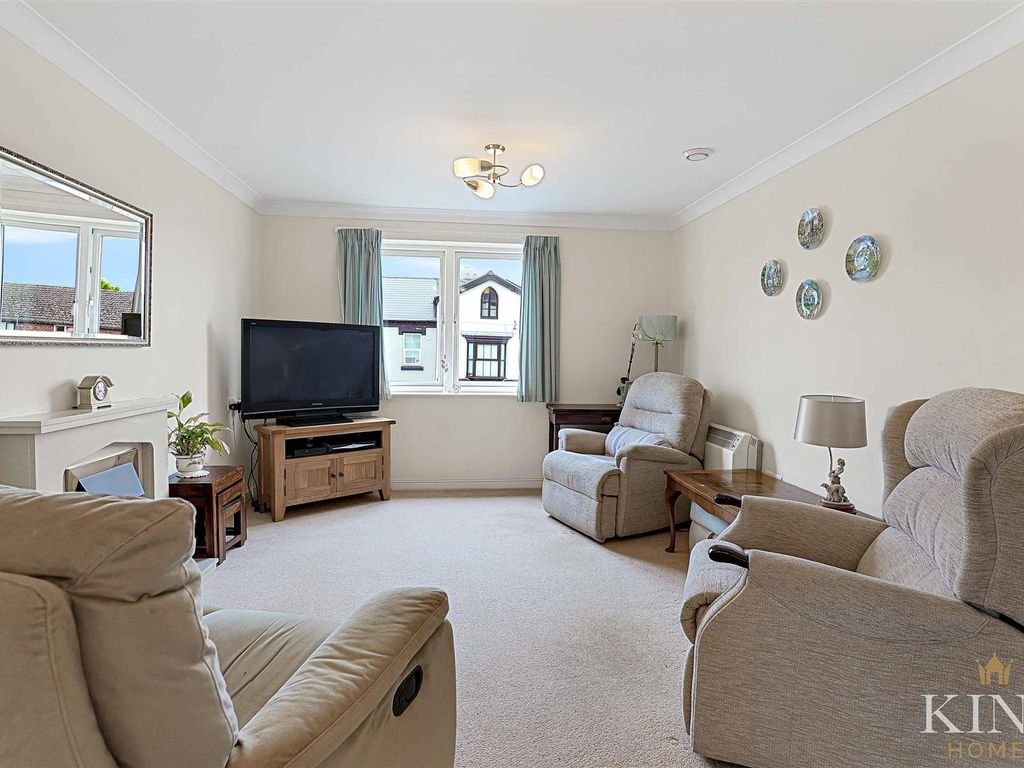 2 bed flat for sale in New Road, Studley B80, £120,000
