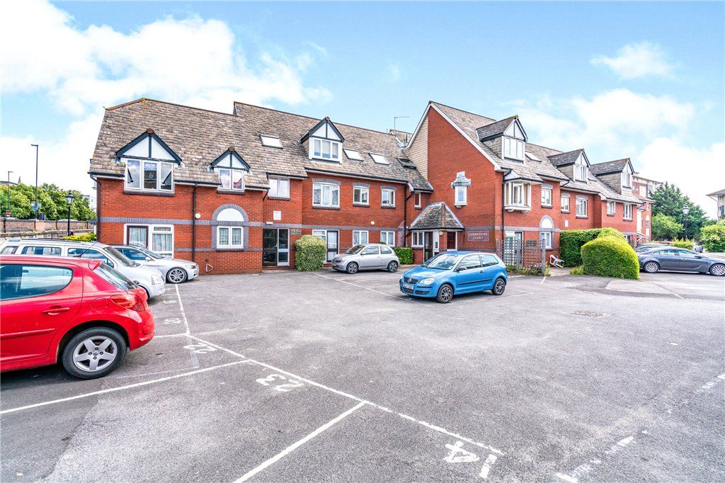 2 bed flat for sale in Captains Place, Southampton, Hampshire SO14, £132,000