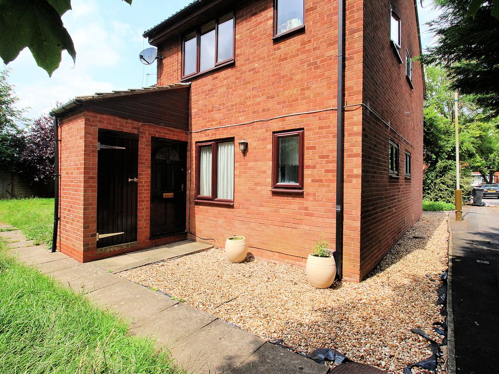 1 bed flat for sale in Warren Drive, Leicester LE4, £100,000