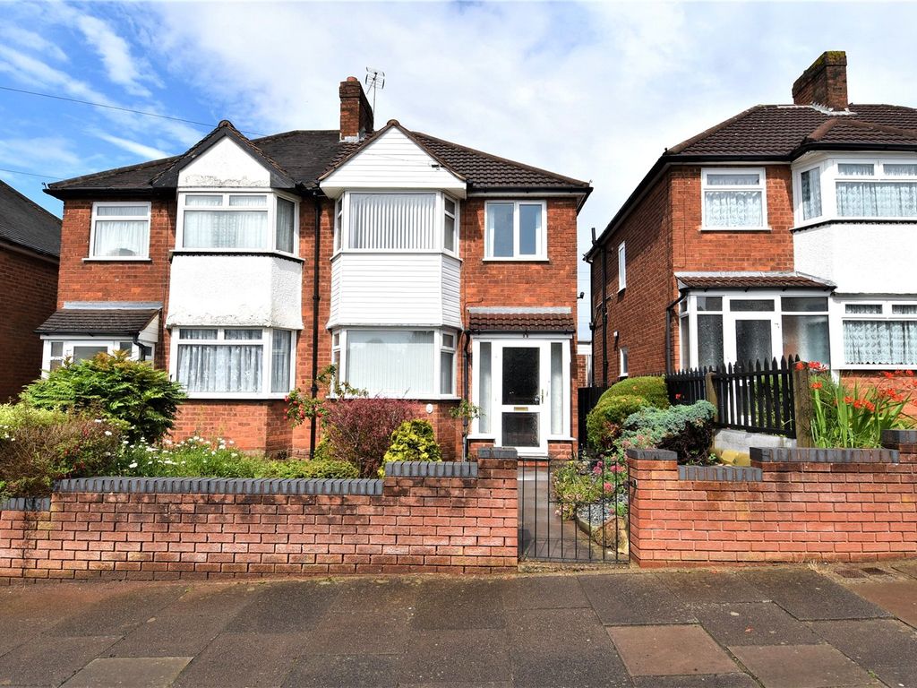 3 bed semi-detached house for sale in Dell Road, Cotteridge, Birmingham B30, £260,000