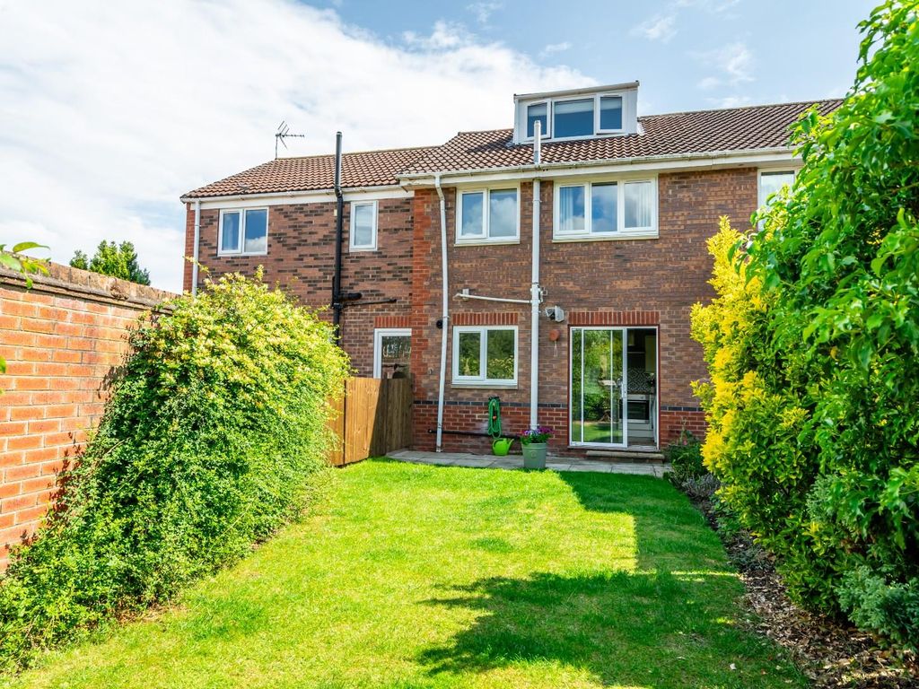 3 bed town house for sale in Holyrood Drive, Rawcliffe, York YO30, £290,000
