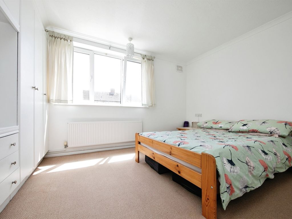 2 bed flat for sale in Cardiff Avenue, Ipswich IP2, £140,000