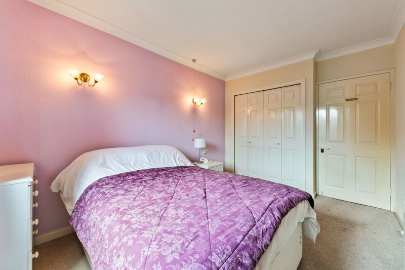 1 bed flat for sale in Worcester Court, Salisbury Road, Worcester Park KT4, £229,950