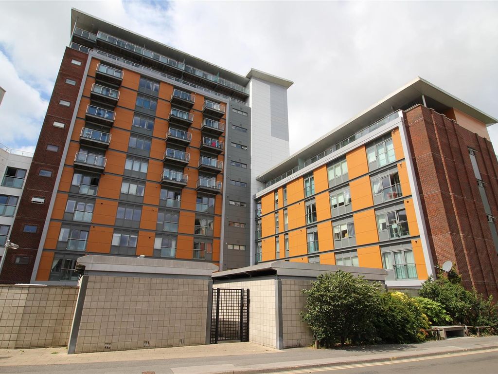 1 bed flat for sale in High Street, Poole BH15, £154,500