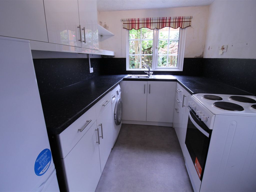 2 bed terraced house for sale in Chapel Fields, Biggleswade SG18, £200,000