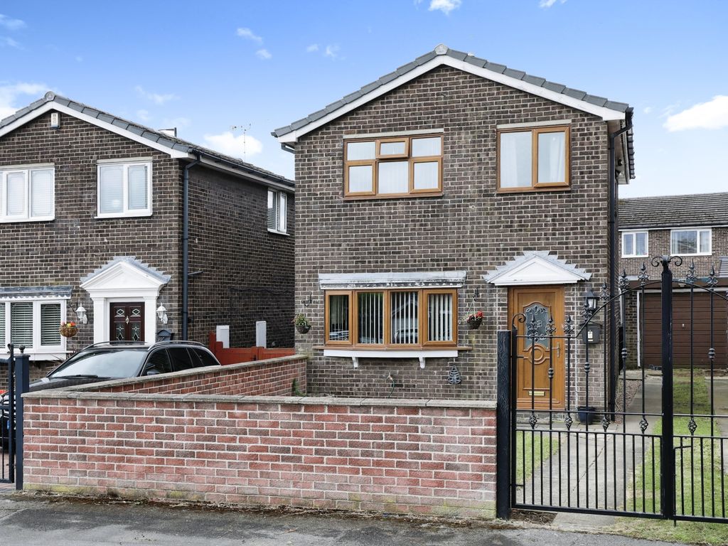 3 bed detached house for sale in Autumn Drive, Rotherham S66, £210,000