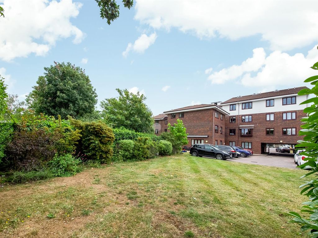 1 bed flat for sale in Flat 16, Andon Court, 198 Croydon Road BR3, £100,000