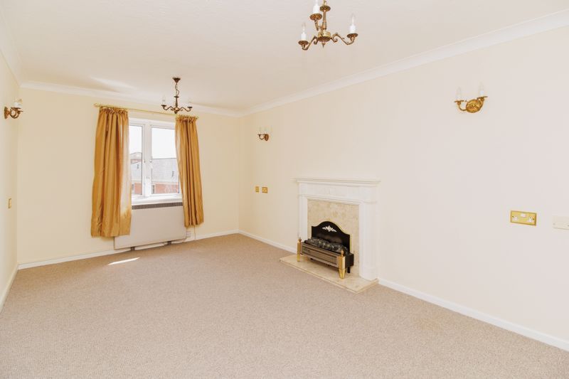 2 bed flat for sale in Kingsgate, Exeter EX4, £115,000