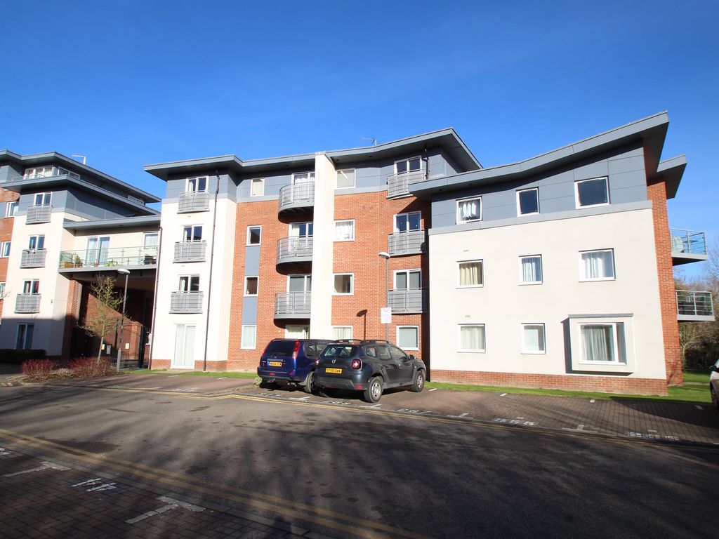 2 bed flat for sale in Coxhill Way, Aylesbury HP21, £210,000