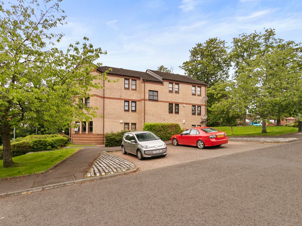 2 bed flat for sale in Woodlands Park, Rouken Glen, Glasgow G46, £150,000