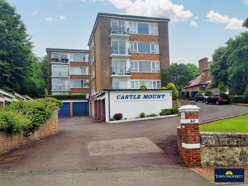 2 bed flat for sale in Carlisle Road, Eastbourne BN20, £240,000