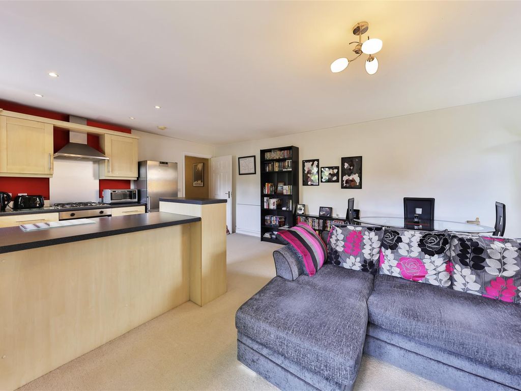 2 bed flat for sale in Didsbury Close, York YO30, £180,000