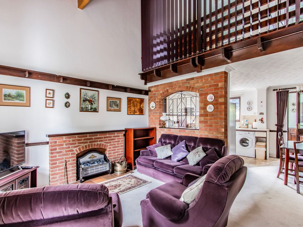 1 bed terraced house for sale in Swan Lane, Long Stratton, Norwich NR15, £160,000