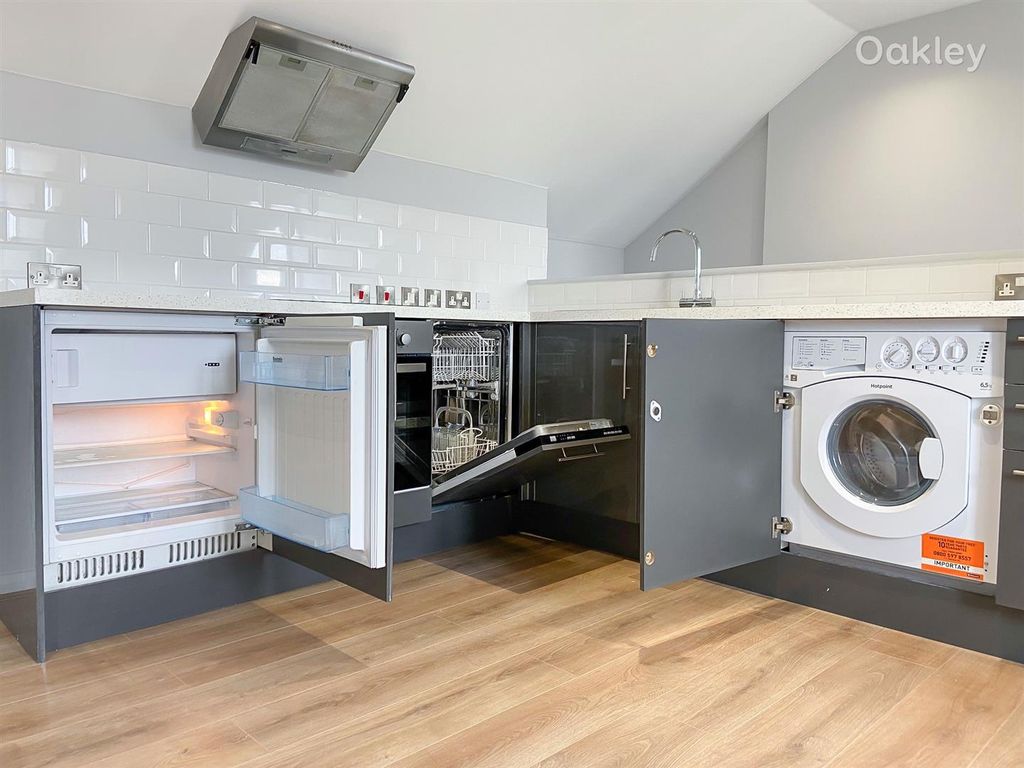 1 bed flat for sale in Bush Mews, Arundel Road, Brighton BN2, £265,000