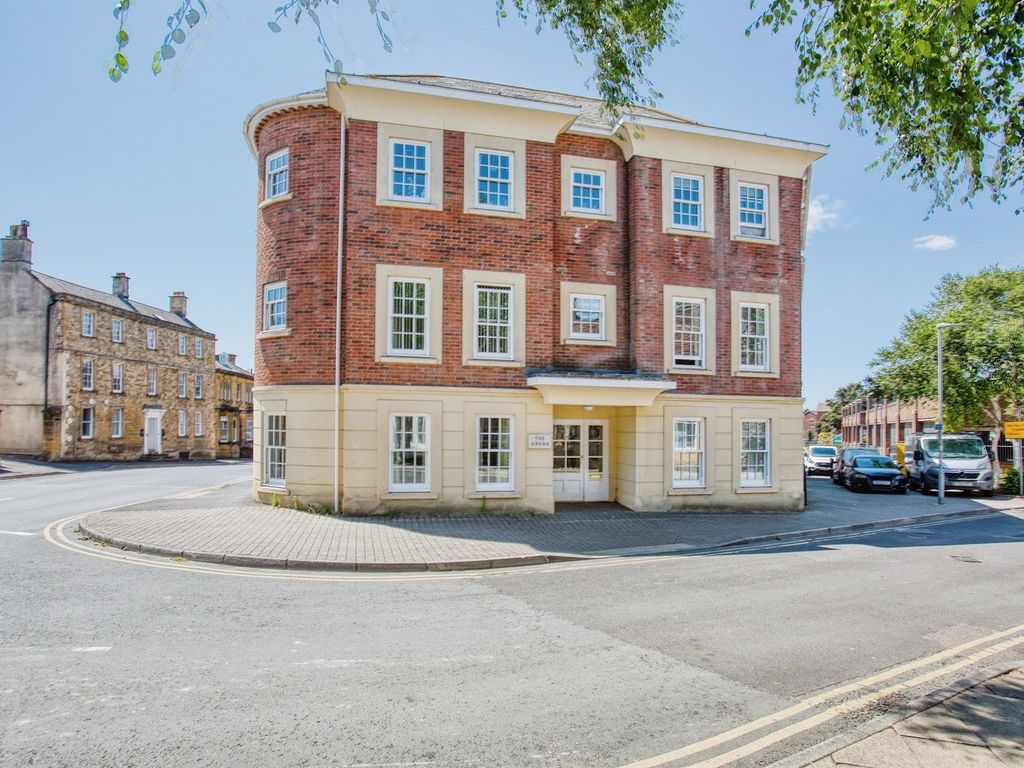 2 bed flat for sale in The Arena, Hendford, Yeovil BA20, £85,000