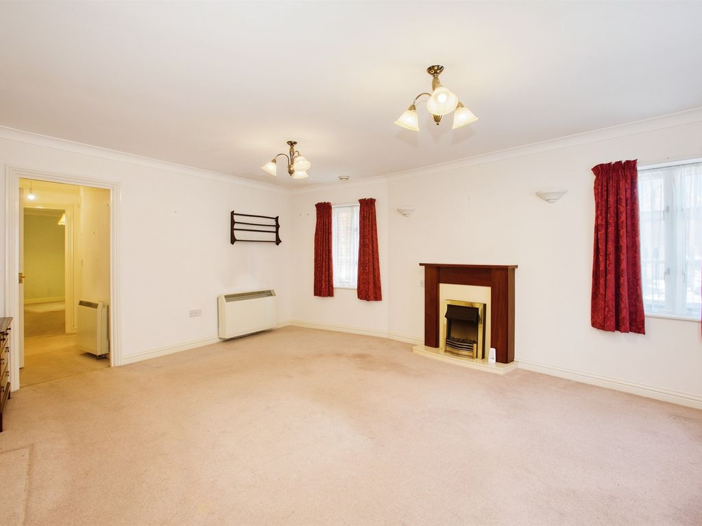 2 bed flat for sale in The Arena, Hendford, Yeovil BA20, £85,000