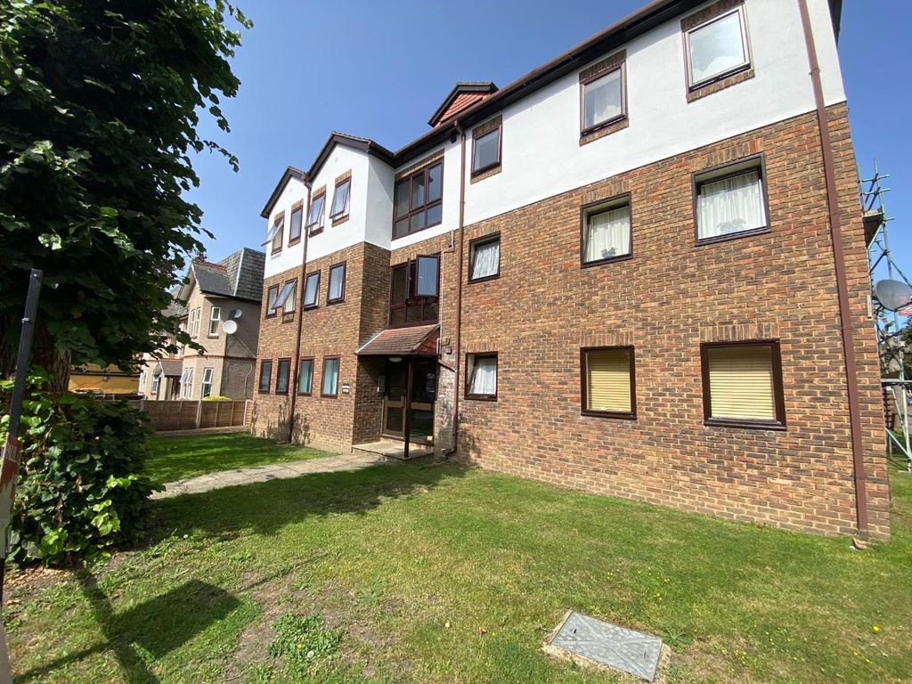 1 bed flat for sale in Edwina Court, Burnell Road, Sutton SM1, £210,000