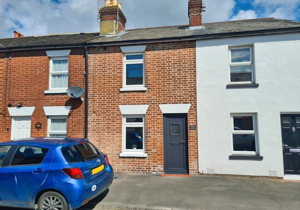 2 bed terraced house for sale in Osborne Road, Southampton SO40, £220,000