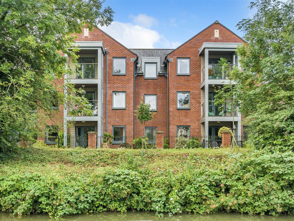 2 bed property for sale in Wharf Street, Devizes SN10, £300,000