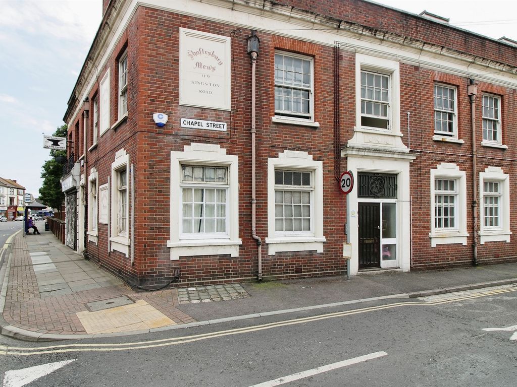 2 bed flat for sale in Chapel Street, Portsmouth PO2, £130,000