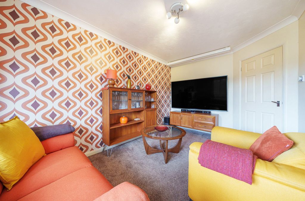 1 bed flat for sale in Charwood Road, Wokingham RG40, £180,000