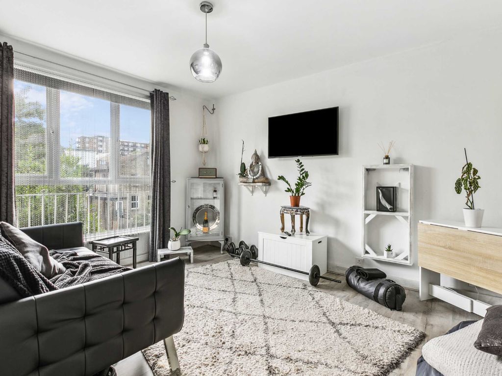 1 bed flat for sale in Upper Tulse Hill, London SW2, £280,000
