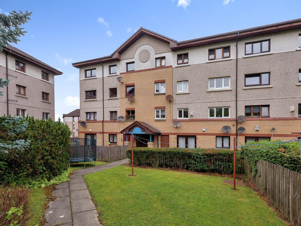2 bed flat for sale in Elmvale Row, Glasgow G21, £55,000