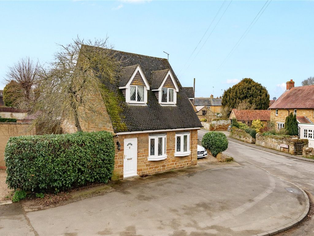 2 bed detached house for sale in High Street, Kislingbury, Northamptonshire NN7, £320,000