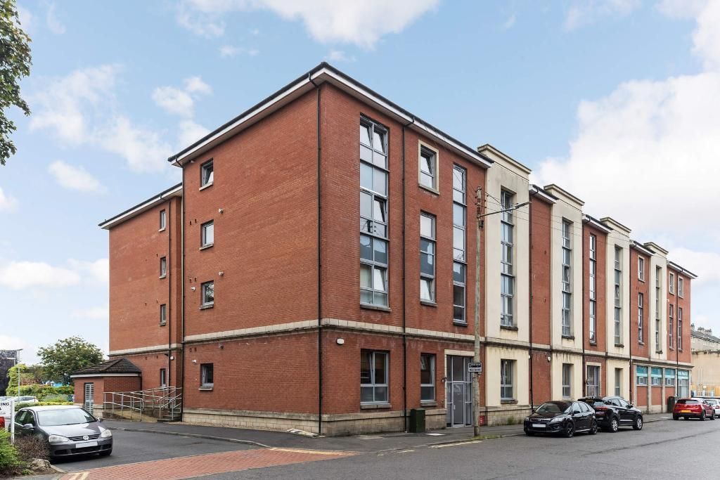 2 bed flat for sale in Alexandra Gate, Dennistoun G31, £160,000