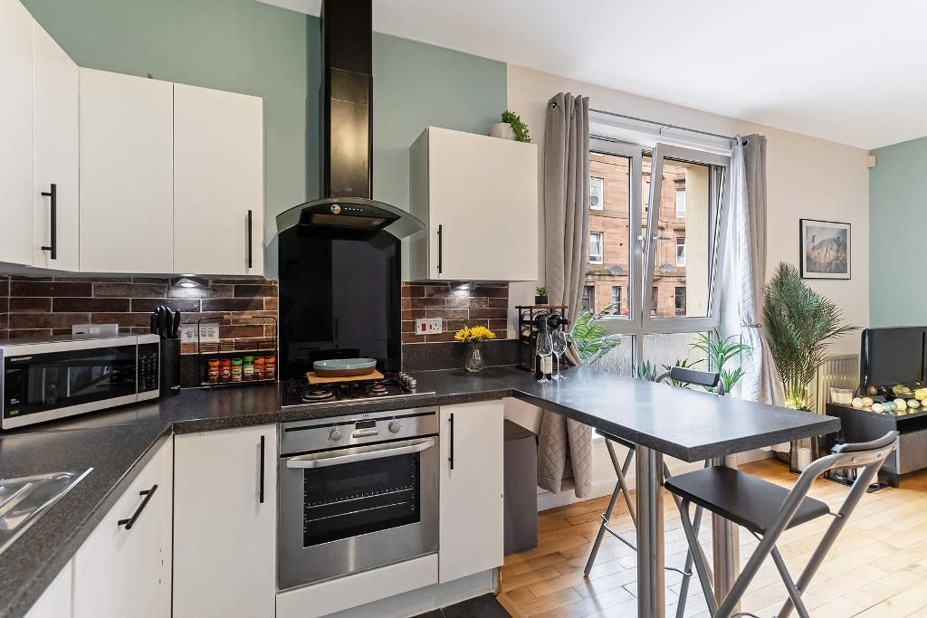 2 bed flat for sale in Alexandra Gate, Dennistoun G31, £160,000