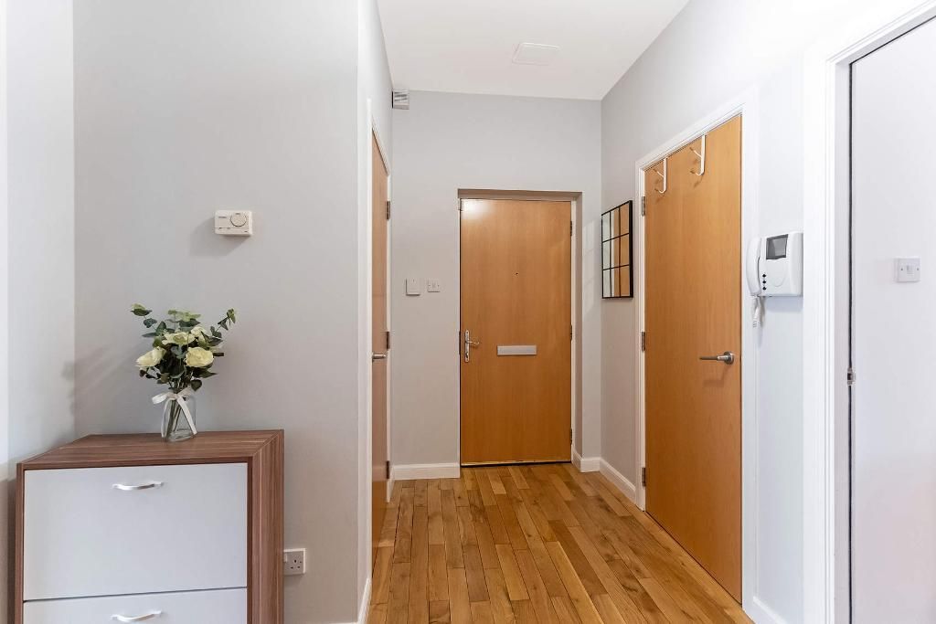 2 bed flat for sale in Alexandra Gate, Dennistoun G31, £160,000