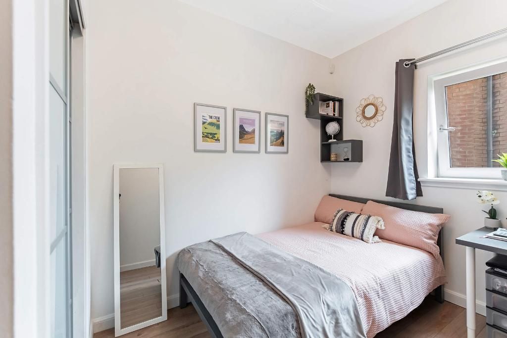2 bed flat for sale in Alexandra Gate, Dennistoun G31, £160,000