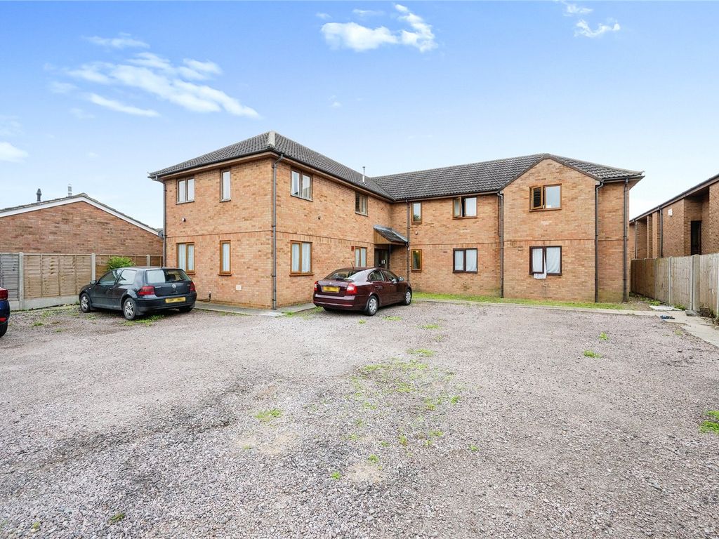 2 bed flat for sale in Dover Crescent, Bedford, Bedfordshire MK41, £140,000