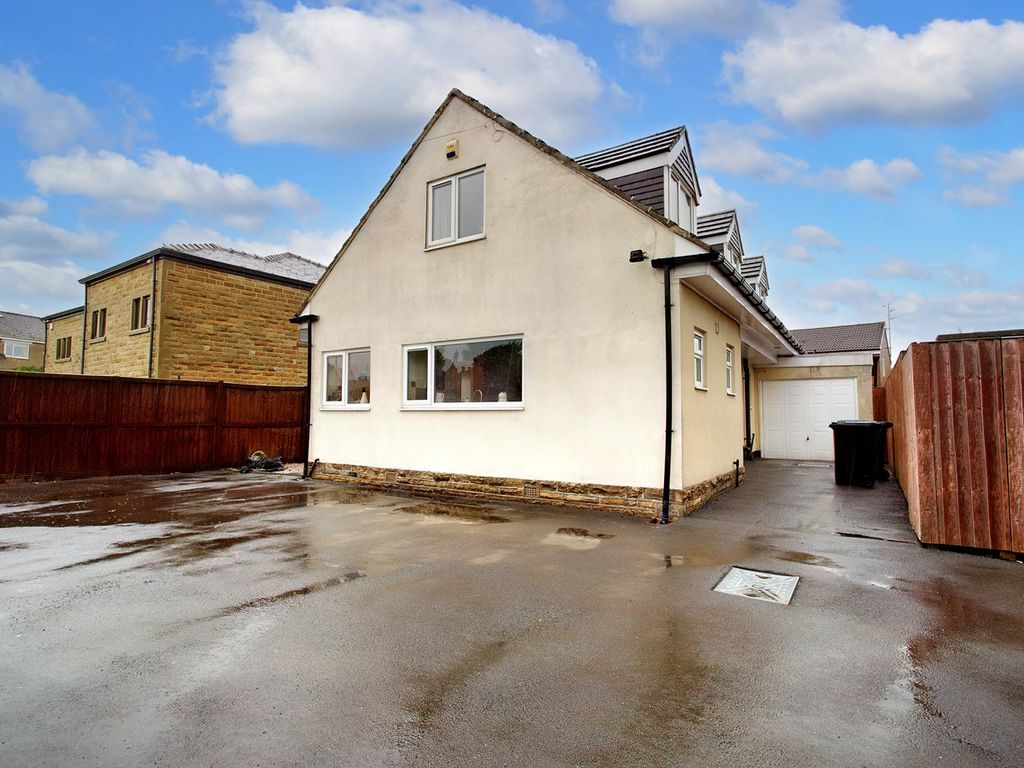 3 bed detached bungalow for sale in Bradford Road, Clayton, Bradford BD14, £325,000