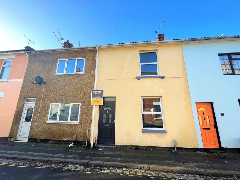 3 bed terraced house for sale in Union Street, Old Town, Swindon, Wiltshire SN1, £225,000