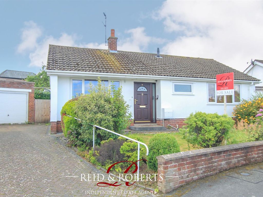 3 bed property for sale in Pant Ucha, Sychdyn, Mold CH7, £265,000