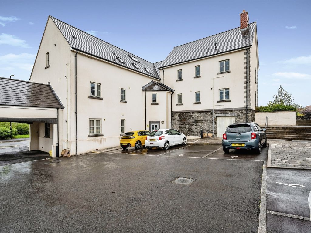 2 bed flat for sale in Ffordd Coed Darcy, Llandarcy, Neath SA10, £120,000