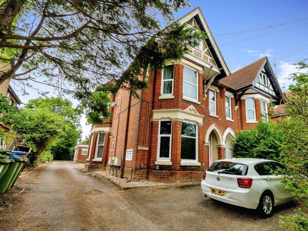 1 bed flat for sale in Hill Lane, Southampton, Hampshire SO15, £100,000