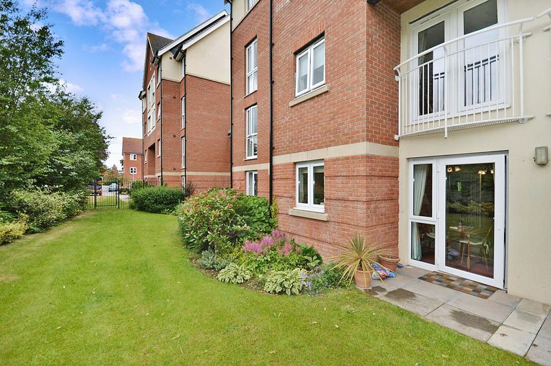2 bed flat for sale in Hathaway Court, Stratford-Upon-Avon CV37, £170,000
