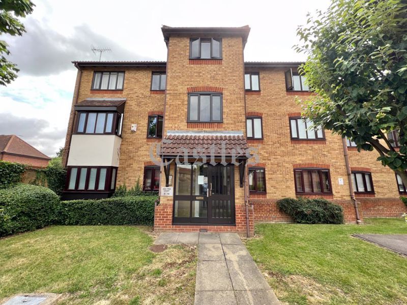 2 bed flat for sale in Ashtree Court, Waltham Abbey, Essex EN9, £230,000